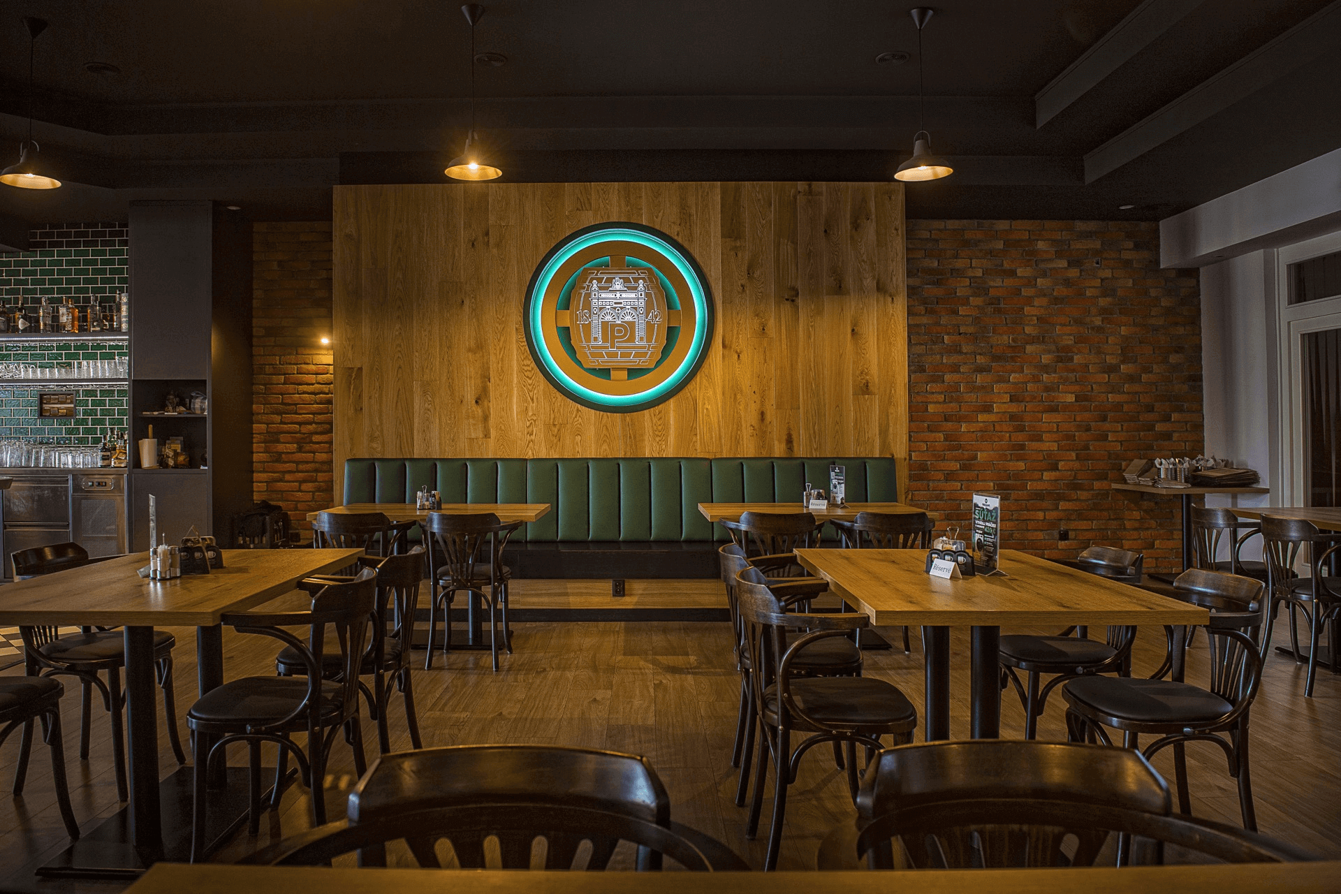 Warano Pub & Restaurant
